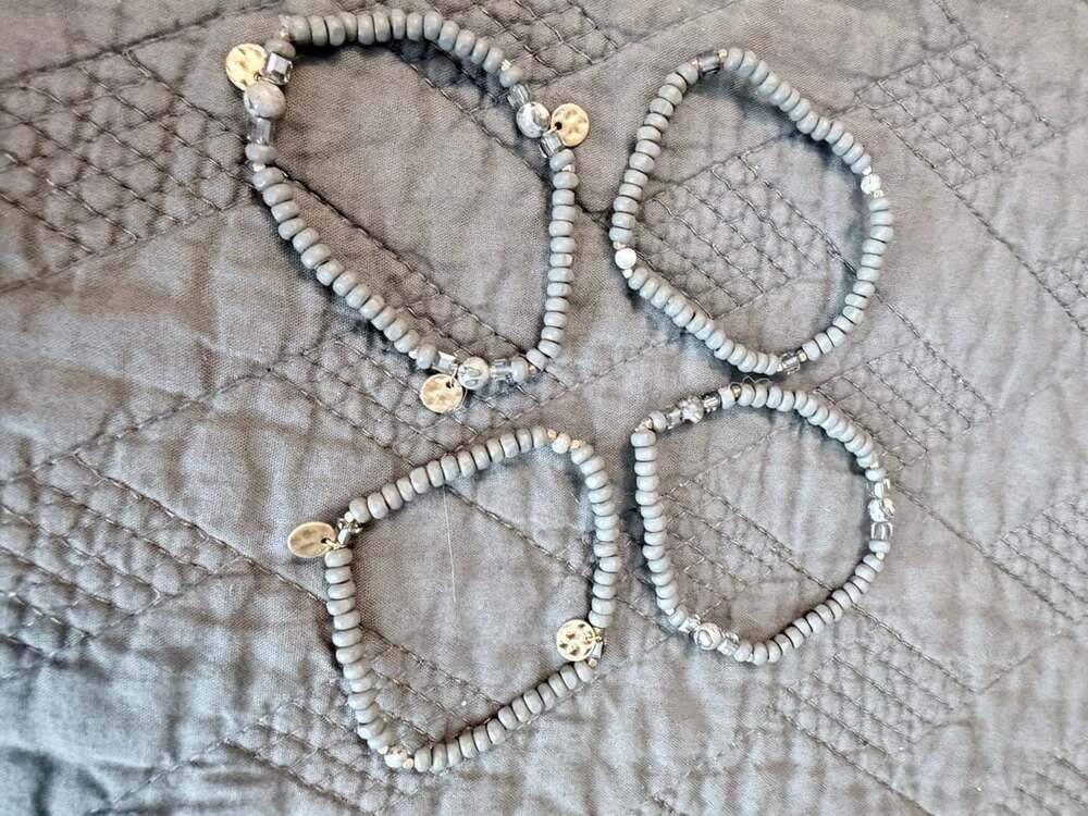 (4) Grey Beaded Stretch Bracelets Gold-Tone Hammered Discs & Crystal Accents